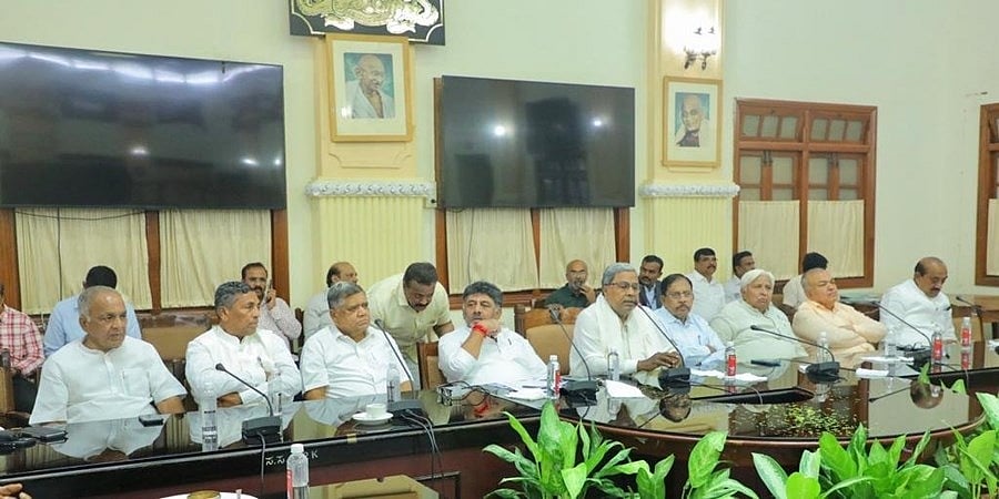 ಸಿಎಂ ಸಿದ್ದರಾಮಯ್ಯ ನೇತೃತ್ವದಲ್ಲಿ ಕಾಂಗ್ರೆಸ್ ಶಾಸಕಾಂಗ ಸಭೆ ಪ್ರಗತಿಯಲ್ಲಿ: ಸಂಪುಟ ಸಚಿವರು, ಶಾಸಕರು ಭಾಗಿ