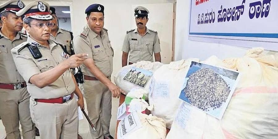 ಬೆಂಗಳೂರು: ಒಂದು ತಿಂಗಳಿನಲ್ಲಿ 1,785 ಕೆಜಿ ಡ್ರಗ್ಸ್ ವಶಕ್ಕೆ, 487 ಬಂಧನ