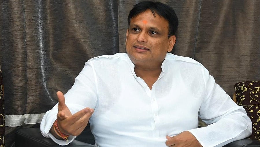 ಸಚಿವ ಸ್ಥಾನ ಸಿಗದ್ದಕ್ಕೆ ಮುನಿಸು: ರೆಬೆಲ್ ಶಾಸಕರ ಪಟ್ಟಿಯಲ್ಲಿ ಅಜಯ್ ಸಿಂಗ್? ಗೃಹ ಜ್ಯೋತಿ ಕಾರ್ಯಕ್ರಮಕ್ಕೆ ಗೈರು!