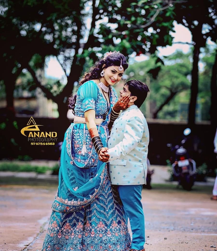 ಸಂಜು ಬಸಯ್ಯ ಅವರು ಬೈಲಹೊಂಗಲದಲ್ಲಿ ನಡೆದ ತಮ್ಮ ಆರತಕ್ಷತೆಯ ಒಂದಷ್ಟು ಫೋಟೋಗಳನ್ನು ಇನ್‌ಸ್ಟಾಗ್ರಾಂನಲ್ಲಿ ಶೇರ್‌ ಮಾಡಿಕೊಂಡಿದ್ದಾರೆ.
