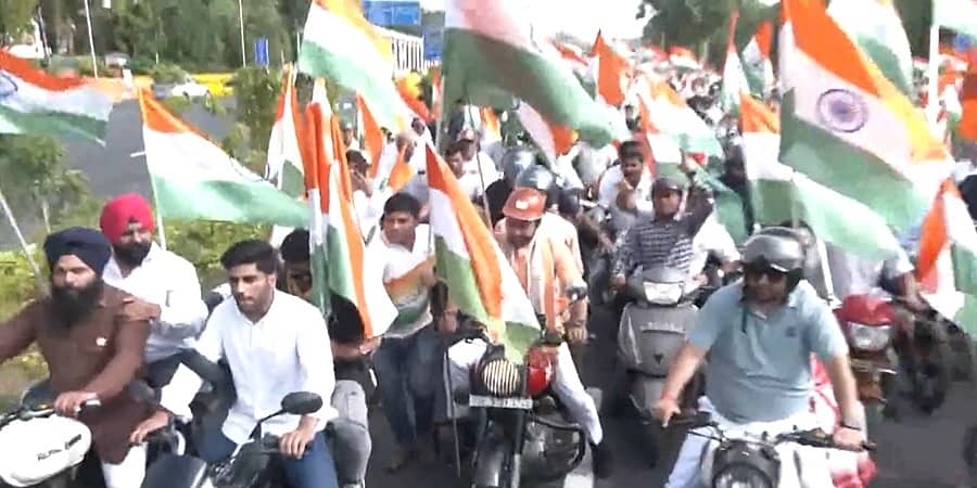 ನವದೆಹಲಿ: 'ಹರ್ ಘರ್ ತಿರಂಗಾ ಬೈಕ್ ರ‍್ಯಾಲಿ'ಗೆ ಉಪರಾಷ್ಟ್ರಪತಿ ಧನಕರ್ ಚಾಲನೆ