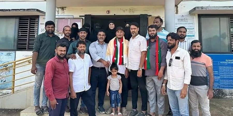ತಲಪಾಡಿ ಗ್ರಾಮ ಪಂಚಾಯಿತಿ ಎಸ್ಡಿಪಿಐ ತೆಕ್ಕೆಗೆ! ಬಿಜೆಪಿಗೆ ಮುಖಭಂಗ; ಒಳ ಒಪ್ಪಂದ ಮಾಡಿಕೊಂಡ ಇಬ್ಬರು ಸದಸ್ಯರು ಅಮಾನತು!