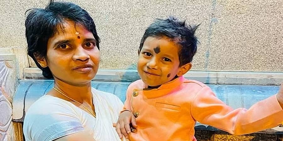 ಪತಿಯ ಸಾವಿನಿಂದ ಮಾನಸಿಕ ಖಿನ್ನತೆ, ಮಗನ ಜೊತೆಗೆ ಕೆರೆಗೆ ಹಾರಿ ಮಹಿಳೆ ಆತ್ಮಹತ್ಯೆ!