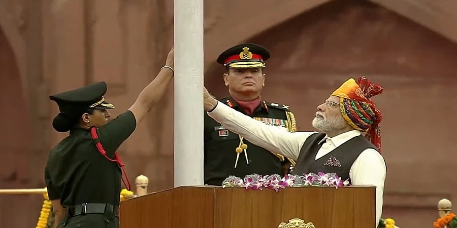 77ನೇ ಸ್ವಾತಂತ್ರ್ಯೋತ್ಸವ: ಕೆಂಪು ಕೋಟೆಯಲ್ಲಿ ಪ್ರಧಾನಿ ಮೋದಿ ಧ್ವಜಾರೋಹಣ, ದೇಶವನ್ನುದ್ದೇಶಿಸಿ ಸುದೀರ್ಘ ಭಾಷಣ