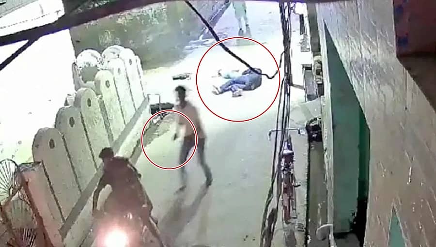 ಉತ್ತರಪ್ರದೇಶ: ಮಗಳನ್ನು ಭುಜದ ಮೇಲೆ ಹೊತ್ತು ಹೋಗುತ್ತಿದ್ದ ವ್ಯಕ್ತಿಗೆ ಪಾಯಿಂಟ್ ಬ್ಲಾಂಕ್ ನಲ್ಲಿ ಗುಂಡೇಟು!