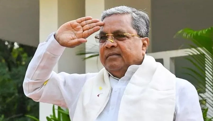 77ನೇ ಸ್ವಾತಂತ್ರ್ಯ ದಿನಾಚರಣೆ: ಬೆಂಗಳೂರಿನ ಮಾಣಿಕ್ ಶಾ ಮೈದಾನದಲ್ಲಿ ಸಿಎಂ ಸಿದ್ದರಾಮಯ್ಯ ಧ್ವಜಾರೋಹಣ