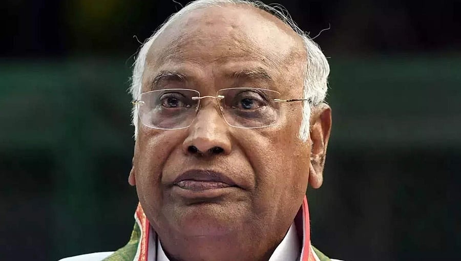 ಕಾಂಗ್ರೆಸ್ ಭಿನ್ನಮತ ಜಗಜ್ಜಾಹೀರು: ಸುಧಾಮ್ ದಾಸ್ ನಾಮನಿರ್ದೇಶನಕ್ಕೆ ಆಕ್ಷೇಪ; ಖರ್ಗೆಗೆ ನಾಲ್ವರು ದಲಿತ ಸಚಿವರ ಪತ್ರ!