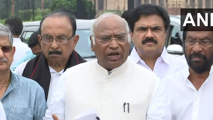 ಖರ್ಗೆ ಬಣ್ಣದ ಬಗ್ಗೆ ಅವಹೇಳನಕಾರಿ ಹೇಳಿಕೆ: ಆರಗ ಜ್ಞಾನೇಂದ್ರ ಕ್ಷಮೆಯಾಚನೆಗೆ ಕಾಂಗ್ರೆಸ್ ಆಗ್ರಹ