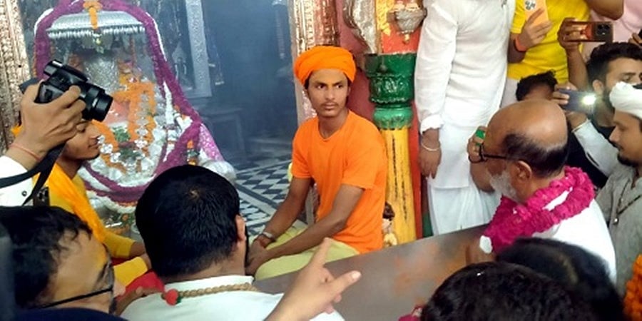 ಅಯೋಧ್ಯೆಯ ರಾಮ ಜನ್ಮಭೂಮಿ, ಹನುಮಾನ್ ಗರ್ಹಿ ದೇವಾಲಯಲ್ಲಿ ಪೂಜೆ ಸಲ್ಲಿಸಿದ ರಜನಿಕಾಂತ್