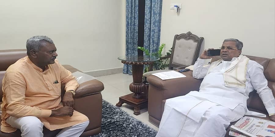 ಕಾಂಗ್ರೆಸ್ ಸೇರ್ತಾರೆ ಎಂಬ ವದಂತಿ ನಡುವೆ ಸಿಎಂ ಸಿದ್ದರಾಮಯ್ಯ ಭೇಟಿಯಾದ ಬಿಜೆಪಿ ಶಾಸಕ ಎಸ್.ಟಿ. ಸೋಮಶೇಖರ್!