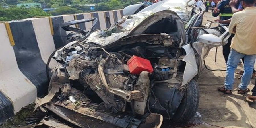 ಮುಂಬೈ-ಪುಣೆ ಎಕ್ಸ್‌ಪ್ರೆಸ್‌ವೇನಲ್ಲಿ ಕಂಟೈನರ್ ಪಲ್ಟಿ, ಇಬ್ಬರು ಸಾವು