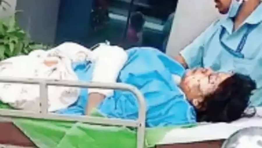 ಬೆಂಗಳೂರು: ವಿದ್ಯಾರ್ಥಿನಿ ಮೇಲೆ ಬಿದ್ದ ವಿದ್ಯುತ್ ತಂತಿ, ಸ್ಥಿತಿ ಗಂಭೀರ