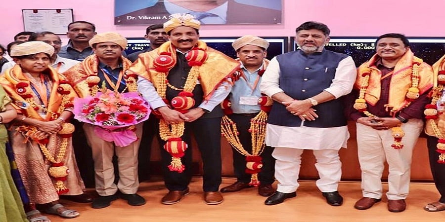 ಇಸ್ರೋ ಸಂಸ್ಥೆಗೆ ಭೇಟಿ ನೀಡಿ ವಿಜ್ಞಾನಿಗಳಿಗೆ ಅಭಿನಂದನೆ ಸಲ್ಲಿಸಿದ ಡಿಸಿಎಂ ಡಿ.ಕೆ. ಶಿವಕುಮಾರ್