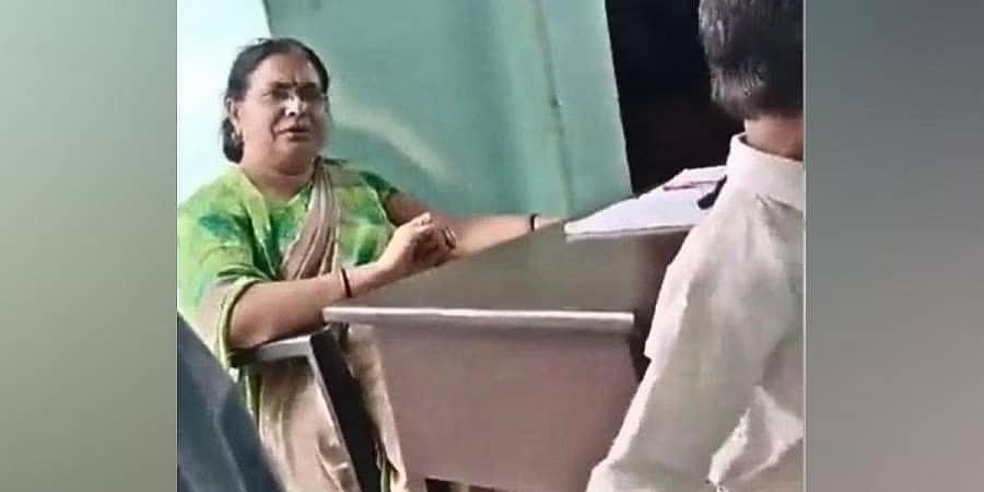 ಉತ್ತರಪ್ರದೇಶ: ಮುಸ್ಲಿಂ ಸಹಪಾಠಿಗೆ ಕಪಾಳಮೋಕ್ಷ ಮಾಡಲು ವಿದ್ಯಾರ್ಥಿಗೆ ಹೇಳಿದ್ದ ಶಿಕ್ಷಕಿಯ ವಿರುದ್ಧ ಎಫ್ಐಆರ್ ದಾಖಲು