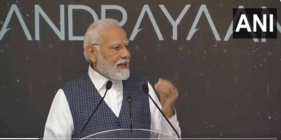 ಚಂದ್ರನ ಮೇಲೆ 'ವಿಕ್ರಮ'ಸಾಧನೆ ತೋರಿದ ನಿಮ್ಮ ಪರಿಶ್ರಮಕ್ಕೆ ನನ್ನ ದೊಡ್ಡ ಸೆಲ್ಯೂಟ್: ಇಸ್ರೊ ವಿಜ್ಞಾನಿಗಳನ್ನು ಮುಕ್ತಕಂಠದಿಂದ ಶ್ಲಾಘಿಸಿದ ಪ್ರಧಾನಿ ಮೋದಿ