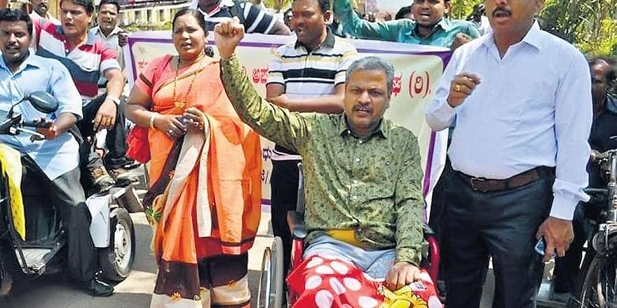 ನಡೆದಾಡುವ ಸಾಮರ್ಥ್ಯ ಇಲ್ಲದಿದ್ದರೂ ದಿವ್ಯಾಂಗರು ಗೌರವಯುತ ಜೀವನ ನಡೆಸಲು ನೆರವಾಗುತ್ತಿರುವ ನಿಮಿಷ್ ಆಚಾರ್ಯ!