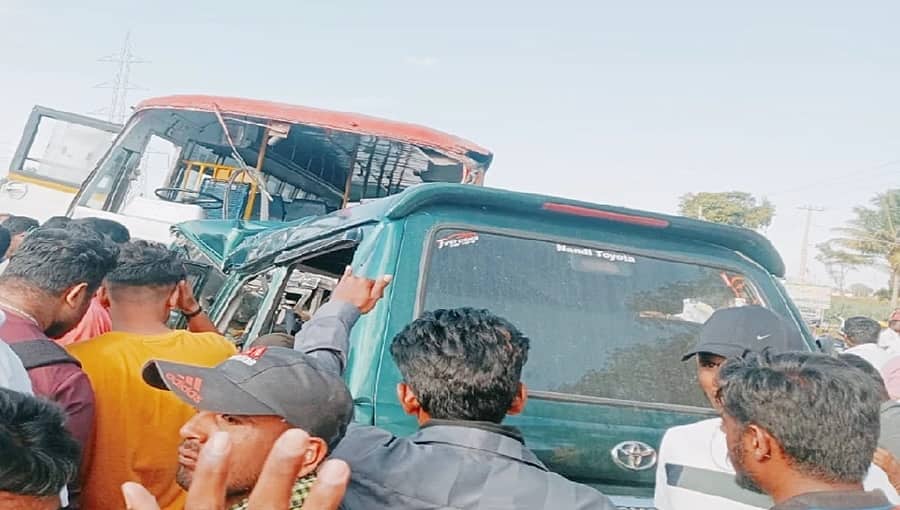 ರಾಮನಗರ: KSRTC ಬಸ್ ಕಾರಿನ ನಡುವೆ ಡಿಕ್ಕಿ: ಕಾರಿನಲ್ಲಿದ್ದ ಆರು ಮಂದಿ ದುರ್ಮರಣ
