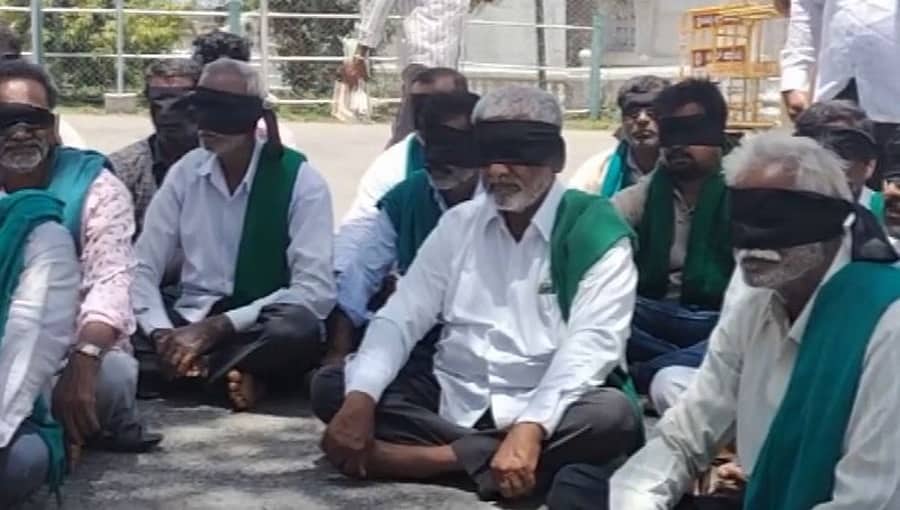 ತಮಿಳುನಾಡಿಗೆ ಕಾವೇರಿ ನೀರು ಬಿಡುವುದನ್ನು ವಿರೋಧಿಸಿ ಮಂಡ್ಯದಲ್ಲಿ ರೈತರ ಪ್ರತಿಭಟನೆ!