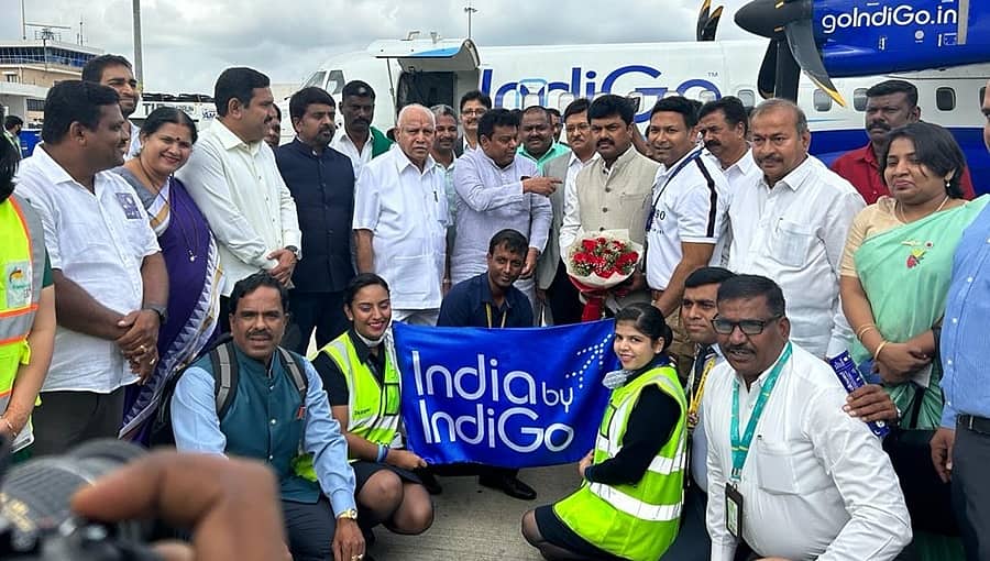 ಶಿವಮೊಗ್ಗ ವಿಮಾನ ನಿಲ್ದಾಣದಲ್ಲಿ ವಿಮಾನ ಸೇವೆ ಆರಂಭ: ವಿಮಾನ ಹತ್ತಿ ಸಂತಸಪಟ್ಟ ಬಿಎಸ್.ಯಡಿಯೂರಪ್ಪ