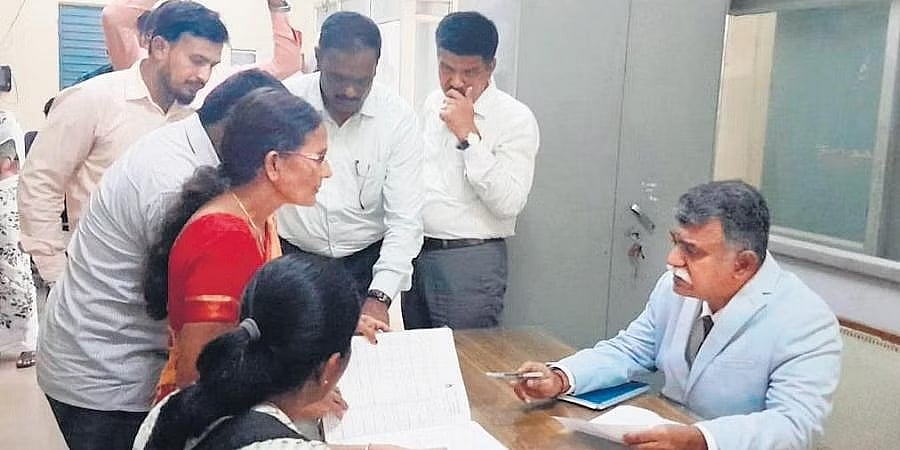 ಸಾರ್ವಜನಿಕರಿಂದ ಬಿಬಿಎಂಪಿ ಅಧಿಕಾರಿಗಳ ವಿರುದ್ಧ ವ್ಯಾಪಕ ದೂರು ಬಂದ ಹಿನ್ನೆಲೆ ಲೋಕಾಯುಕ್ತ ಸಾಮೂಹಿಕ ದಾಳಿ