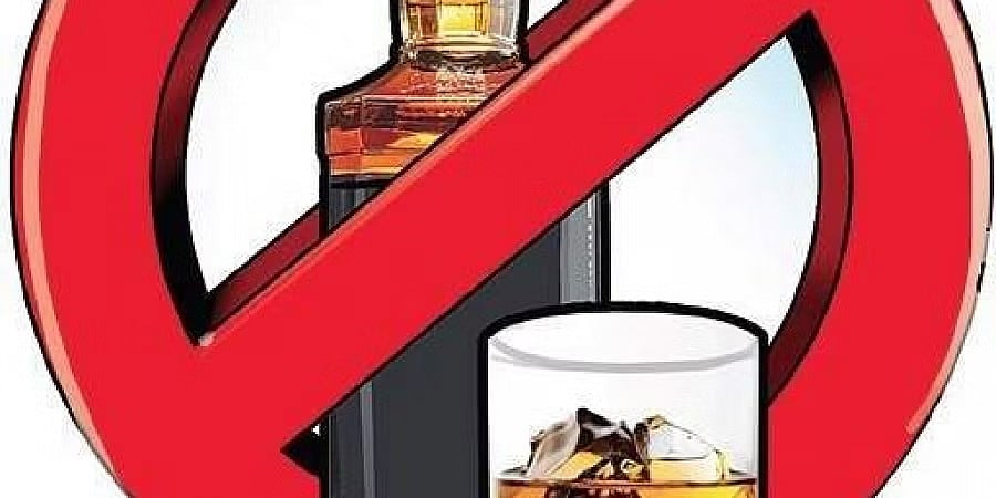 ಬೆಂಗಳೂರು: ಮನೆ ಮುಂದೆ ಮೂತ್ರ ವಿಸರ್ಜನೆ ಮಾಡದಂತೆ ಎಚ್ಚರಿಕೆ ನೀಡಿದ ತಂದೆ ಮಗನ ಮೇಲೆ ಐವರಿಂದ ಹಲ್ಲೆ!