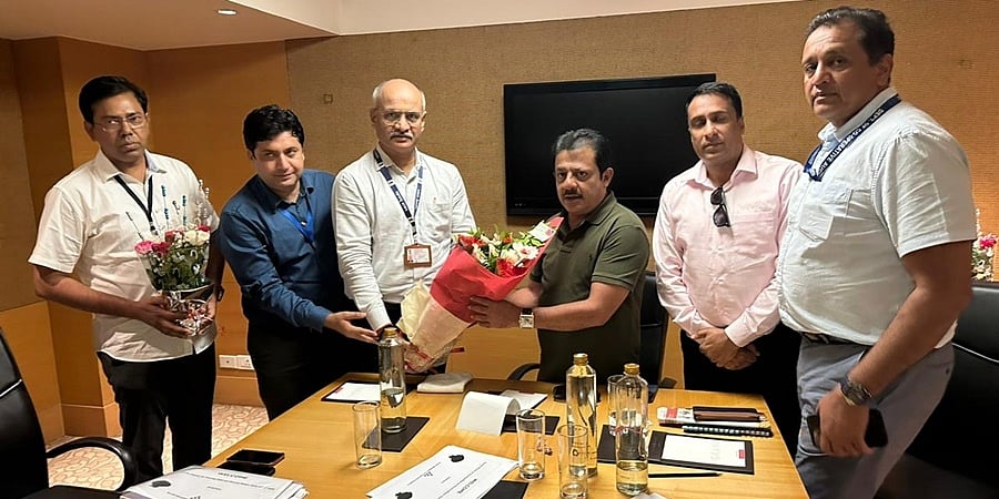 ಮುಂಬೈನಲ್ಲಿ ಕೊಳೆಗೇರಿ ಪುನರ್ವಸತಿ ಸಂಸ್ಥೆ ನಿರ್ಮಿಸಿದ ವಸತಿ ಸಂಕೀರ್ಣ ವೀಕ್ಷಿಸಿದ ಜಮೀರ್ ಅಹ್ಮದ್ ಖಾನ್
