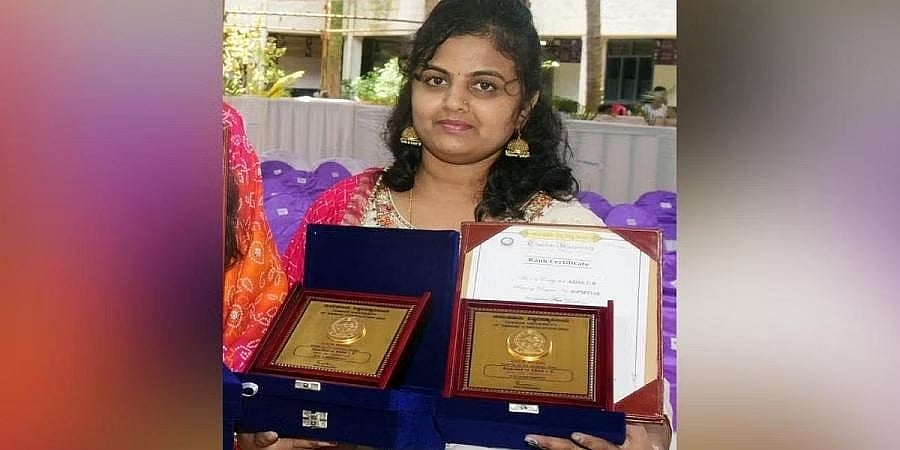 ಕಾಡುಗೊಲ್ಲ ಸಮುದಾಯದ ಮಹಿಳೆ ಎಂಎಸ್ಸಿ ಗಣಿತದಲ್ಲಿ ಮೊದಲ Rank