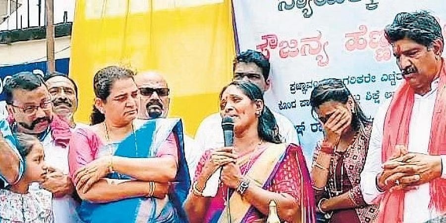 ನನ್ನ ಮಗಳ ಆತ್ಮ ನ್ಯಾಯಕ್ಕಾಗಿ ಕಾಯುತ್ತಿದೆ: ಪ್ರತಿಭಟನೆ ವೇಳೆ ಸೌಜನ್ಯ ತಾಯಿ ಅಳಲು
