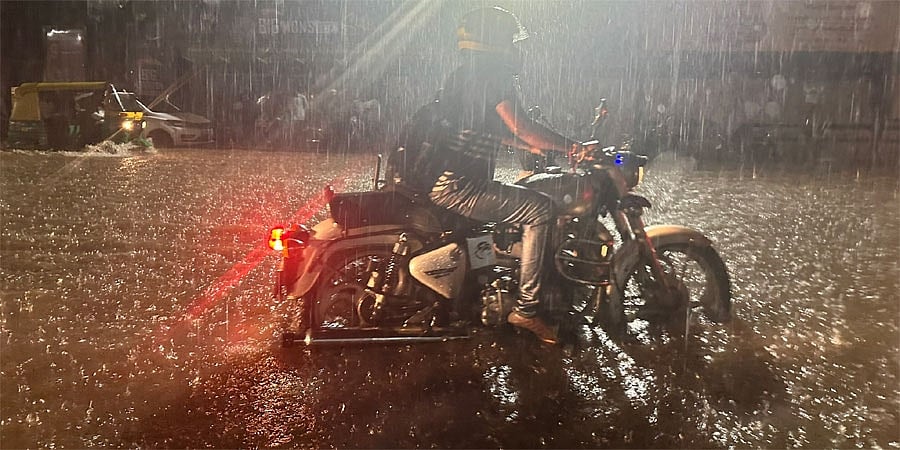 ಬೆಂಗಳೂರಿನಲ್ಲಿ ನಿನ್ನೆ ಒಂದೇ ರಾತ್ರಿ 64.8 ಮಿಮೀ ದಾಖಲೆಯ ಮಳೆ; ಮುಂದಿನ ಎರಡು ದಿನ ಭಾರಿ ಮಳೆ ಎಂದ ಹವಾಮಾನ ಇಲಾಖೆ
