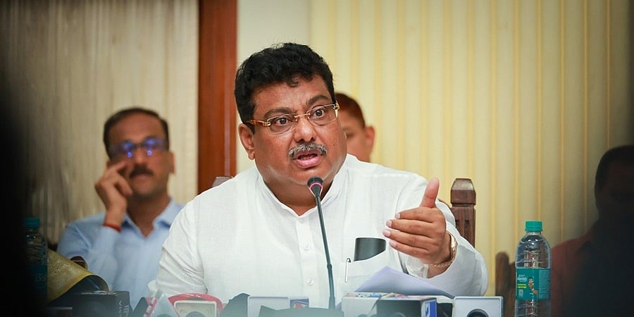 ಅನಂತ್ ಕುಮಾರ್ ಹೆಗಡೆ ಅವರನ್ನು ಮೆಂಟಲ್ ಆಸ್ಪತ್ರೆಗೆ ಸೇರಿಸಬೇಕು: ಸಚಿವ ಎಂ.ಬಿ. ಪಾಟೀಲ್