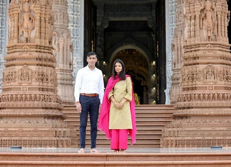 ಇಂದು ಬೆಳಿಗ್ಗೆ ಸ್ವಾಮಿನಾರಾಯಣ ಅಕ್ಷರಧಾಮಕ್ಕೆ ದರ್ಶನ ಮತ್ತು ಪೂಜೆ ಮಾಡಿ ನಾನು ಮತ್ತು ನನ್ನ ಪತ್ನಿ ಸಂತೋಷಪಟ್ಟೆವು. ಈ ದೇವಾಲಯದ ಸೌಂದರ್ಯ ಮತ್ತು ಶಾಂತಿ, ಸೌಹಾರ್ದತೆ ಮತ್ತು ಉತ್ತಮ ಮಾನವನಾಗುವ ಅದರ ಸಾರ್ವತ್ರಿಕ ಸಂದೇಶದಿಂದ ನಾವು ಆಶ್ಚರ್ಯಚಕಿತರಾದೆವು. ಇದು ಕೇವಲ ಪೂಜಾ ಸ್ಥಳ ಮಾತ್ರವಲ್ಲ, ಭಾರತದ ಮೌಲ್ಯಗಳು,