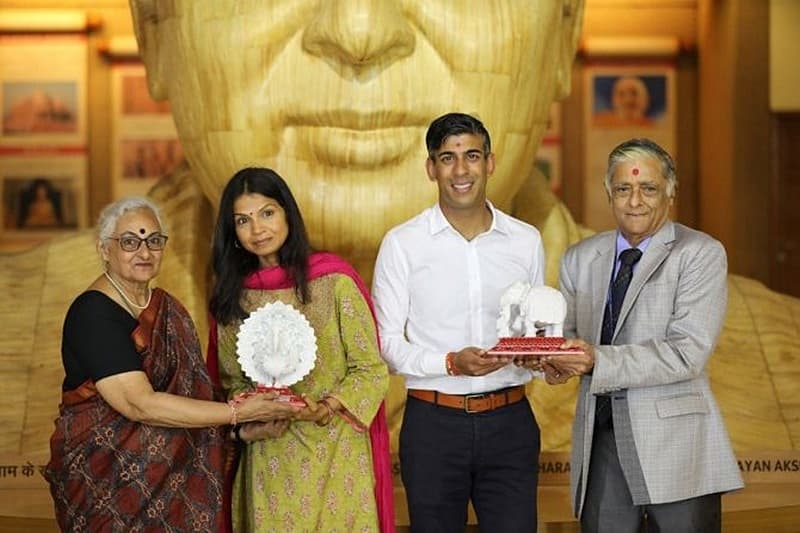 ಸಂಸ್ಥೆಯ ಹಿರಿಯ ಸ್ವಾಮಿಗಳಾದ ಬ್ರಹ್ಮವಿಹಾರಿ ಸ್ವಾಮಿ, ಬ್ರಿಟನ್ ಪ್ರಧಾನಿಯನ್ನು ಸ್ವಾಮಿನಾರಾಯಣ ಅಕ್ಷರಧಾಮಕ್ಕೆ ಸ್ವಾಗತಿಸುವುದು ಮತ್ತು ಮಹಂತ್ ಸ್ವಾಮಿ ಮಹಾರಾಜ್ ಅವರ ಶಾಂತಿ, ಏಕತೆ ಮತ್ತು ಸಾರ್ವಜನಿಕ ಸೇವೆಯ ಸಂದೇಶವನ್ನು ಹಂಚಿಕೊಳ್ಳುವುದು ಗೌರವವಾಗಿದೆ ಎಂದು ಹೇಳಿದರು.