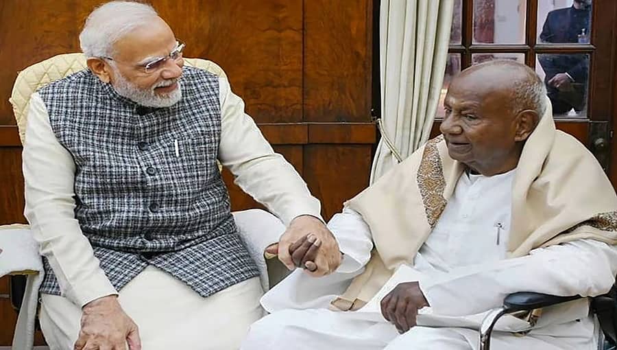 ಪರಸ್ಪರ ಕೈ ಹಿಡಿದು ಇಬ್ಬರೂ ಮುಳುಗಿ ತಳ ಸೇರುವುದು ಖಂಡಿತ: ಜೆಡಿಎಸ್ ಹೆಸರನ್ನು 'ಕಮಲ ದಳ'ವೆಂದು ಬದಲಿಸಿದರೆ ಒಳಿತು!