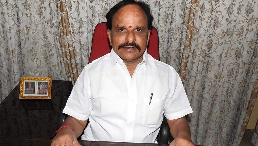 ಹಲ್ಲೆ, ಜಾತಿ ನಿಂದನೆ: ಸಚಿವ ಡಿ. ಸುಧಾಕರ್‌ ಸೇರಿ ಮೂವರ ವಿರುದ್ಧ ಕೇಸ್‌
