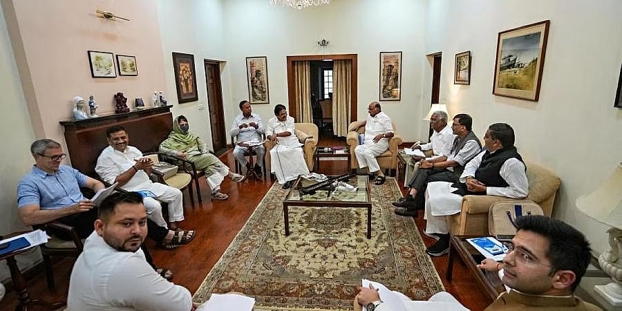 14 ಟಿವಿ ಆ್ಯಂಕರ್ಗಳನ್ನು ಬಹಿಷ್ಕರಿಸಿದ INDIA ಮೈತ್ರಿಕೂಟ, ಪಟ್ಟಿಯಲ್ಲಿ ಯಾರ್ಯಾರಿದ್ದಾರೆ?