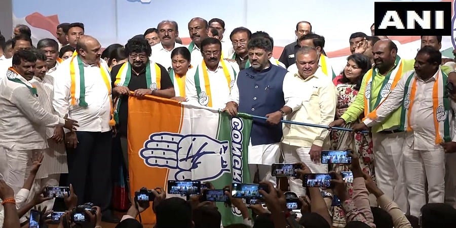 ಅಶೋಕ್ ಟಾರ್ಗೆಟ್: ಪದ್ಮನಾಭನಗರದ ಮಾಜಿ ಬಿಜೆಪಿ, ಜೆಡಿಎಸ್ ಕಾರ್ಪೋರೇಟರ್ ಗಳು ಕಾಂಗ್ರೆಸ್ ಸೇರ್ಪಡೆ