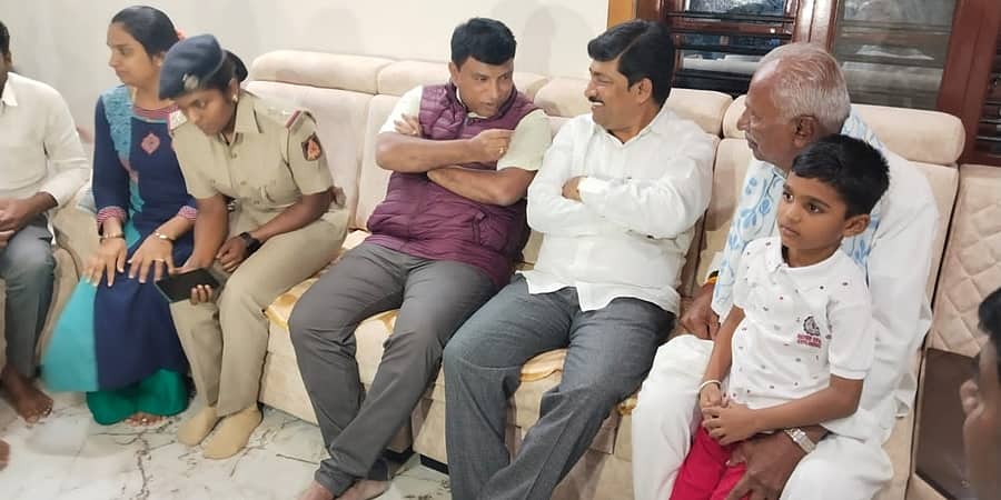 ಕೋಲಾರ: ಐದು ವರ್ಷದ ಬಾಲಕನ ಕಿಡ್ನಾಪ್; 2 ಗಂಟೆಯಲ್ಲಿ ಅಪಹರಣಕಾರರ ಹೆಡೆಮುರಿ ಕಟ್ಟಿದ ಪೊಲೀಸರು!