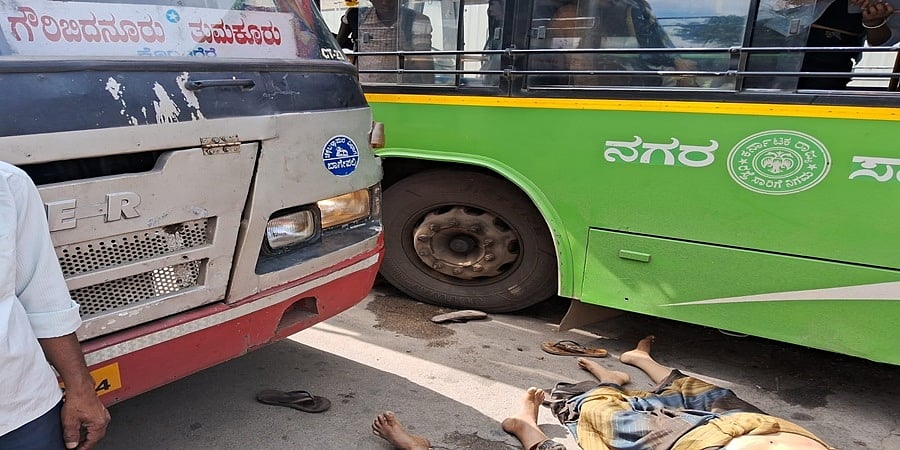 ಗೊರವನಹಳ್ಳಿ ದೇವಿ ದರ್ಶನಕ್ಕೆ ಹೊರಟು ಮಸಣ ಸೇರಿದ ಶ್ರೀರಂಗಪಟ್ಟಣದ ಇಬ್ಬರು ಮಹಿಳೆಯರು: ತುಮಕೂರು ಬಸ್ ನಿಲ್ದಾಣದಲ್ಲಿ ದುರ್ಘಟನೆ
