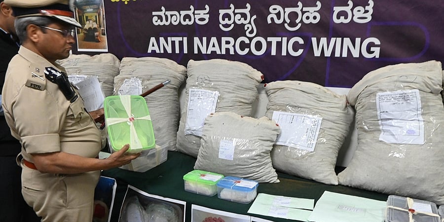 ಬೆಂಗಳೂರಿನಲ್ಲಿ 7.83 ಕೋಟಿ ರೂ. ಮೌಲ್ಯದ ಮಾದಕ ವಸ್ತು ವಶ: ವಿದೇಶಿಗರು ಸೇರಿ 14 ಡ್ರಗ್ ಪೆಡ್ಲರ್ಗಳ ಬಂಧನ!