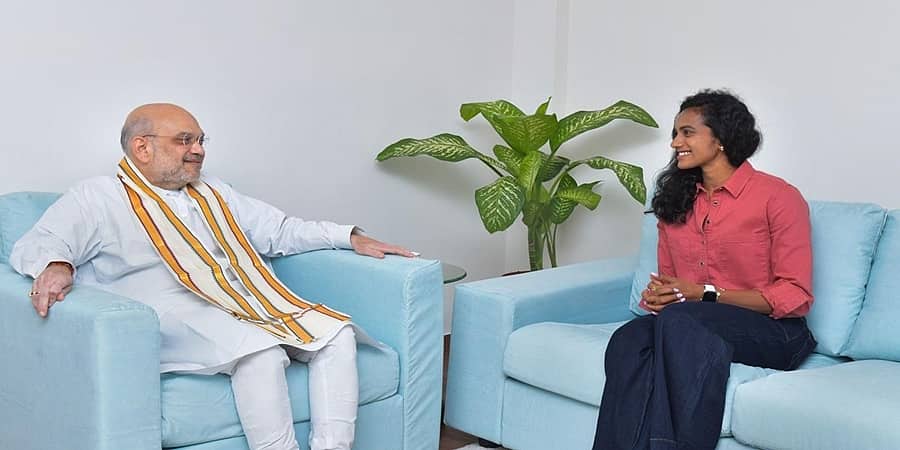 ತೆಲಂಗಾಣ: ಬ್ಯಾಡ್ಮಿಂಟನ್ ಆಟಗಾರ್ತಿ ಪಿವಿ ಸಿಂಧು ಭೇಟಿಯಾದ ಅಮಿತ್ ಶಾ!