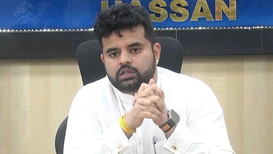 ಹಾಸನ ಅಭ್ಯರ್ಥಿ ಬದಲಿಸುವಂತೆ HDKಗೆ ಶಾ ಸೂಚನೆ: ಬಿಜೆಪಿ ಜೊತೆ ಚರ್ಚಿಸದೆ ಪ್ರಜ್ವಲ್ ಹೆಸರು ಘೋಷಣೆ!