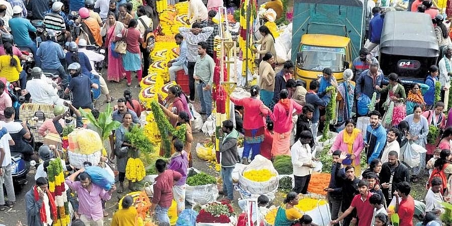 ಗಣೇಶ ಚತುರ್ಥಿ: ನಿರೀಕ್ಷಿಸಿದಷ್ಟು ಬಾರದ ಲಾಭ, ಮೂರ್ತಿ ತಯಾರಕರು, ಹೂ ಮಾರಾಟಗಾರರಿಗೆ ತಟ್ಟಿದ ಬೆಲೆ ಏರಿಕೆ ಬಿಸಿ!