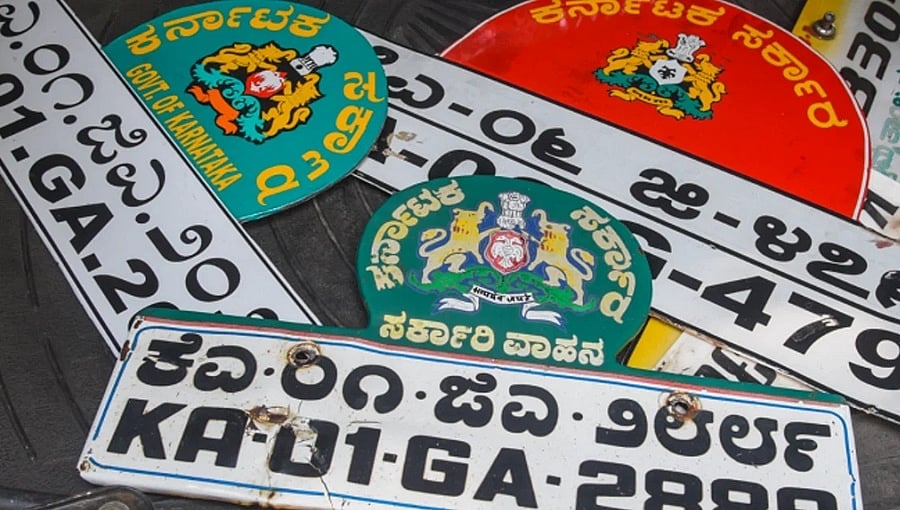 ಎಲ್ಲಾ ವಾಹನಗಳಿಗೆ HSRP ನಂಬರ್ ಪ್ಲೇಟ್ ಅಳವಡಿಕೆ ಕಡ್ಡಾಯ: ಪಡೆಯೋದು ಹೇಗೆ? ಇಲ್ಲಿದೆ ಸಂಪೂರ್ಣ ವಿವರ...