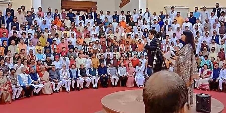 ಹಳೇ ಸಂಸತ್ ಭವನಕ್ಕೆ ವಿದಾಯ: ಪ್ರಧಾನಿ ಮೋದಿ ಸೇರಿ ಲೋಕಸಭಾ, ರಾಜ್ಯಸಭಾ ಸದಸ್ಯರ ಗ್ರೂಪ್ ಫೋಟೋ