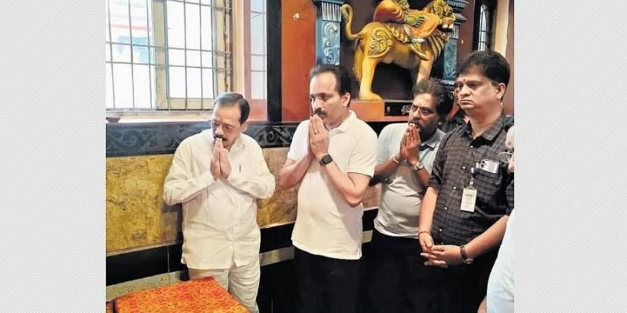 ಸೂರ್ಯನತ್ತ ಹೆಜ್ಜೆ ಹಾಕಿದ ಇಸ್ರೋ: ಆದಿತ್ಯ-L1 ಮಿಷನ್ ಉಡಾವಣೆಗೂ ಮುನ್ನ ತಿರುಪತಿ ತಿಮ್ಮಪ್ಪನಿಗೆ ಪೂಜೆ ಸಲ್ಲಿಸಿದ ವಿಜ್ಞಾನಿಗಳ ತಂಡ