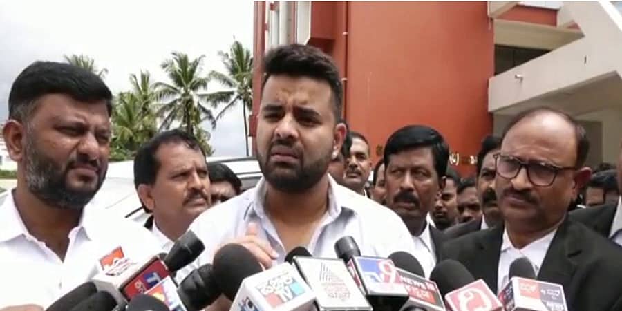 ವಕೀಲರು, ಕಾನೂನು ತಜ್ಞರು ಮತ್ತು ನನ್ನ ತಾತ ಜೆಡಿಎಸ್ ವರಿಷ್ಠ ದೇವೇಗೌಡರೊಂದಿಗೆ ಚರ್ಚಿಸಿ ಮುಂದಿನ ಕ್ರಮ: ಪ್ರಜ್ವಲ್ ರೇವಣ್ಣ