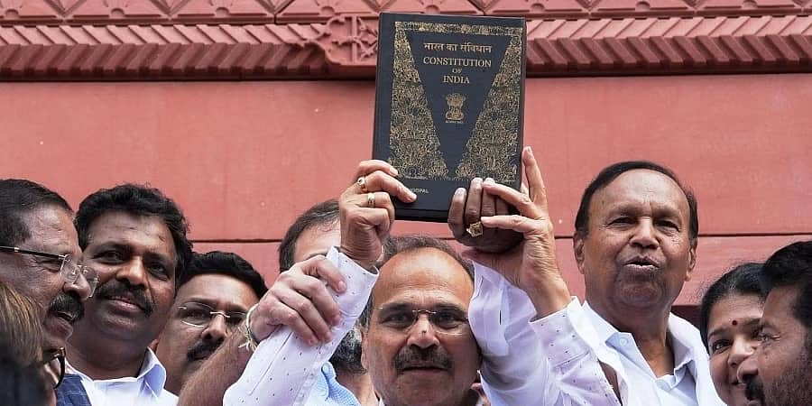 ಸಂಸದರಿಗೆ ನೀಡಿದ ಸಂವಿಧಾನದ ಪ್ರತಿಗಳಲ್ಲಿ 'ಜಾತ್ಯತೀತ', 'ಸಮಾಜವಾದಿ' ಪದಗಳು ನಾಪತ್ತೆ: ಅಧೀರ್ ರಂಜನ್ ಚೌಧರಿ