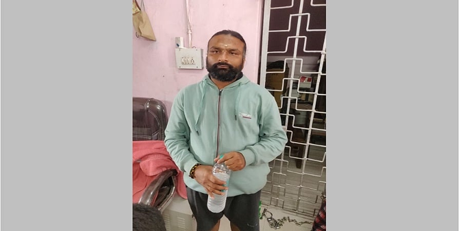 ಚೈತ್ರಾ ಕುಂದಾಪುರ ಕೇಸ್: ಗುರುತು ಸಿಗದಂತೆ ಟಿ ಶರ್ಟ್- ಚಡ್ಡಿ ಧರಿಸಿದ್ದ ಹಾಲವೀರಪ್ಪ ಸ್ವಾಮೀಜಿ!