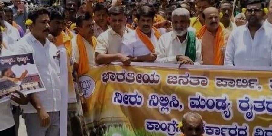 ರಾಜ್ಯದ ಪಾಲಿಗೆ 'ಸುಪ್ರೀಂ' ತೀರ್ಪು ಮರಣ ಶಾಸನ: ಮಂಡ್ಯ, ಮೈಸೂರು ಭಾಗದಲ್ಲಿ ಪ್ರತಿಭಟನೆ, ಸಂಸದರ ರಾಜೀನಾಮೆಗೆ ಒತ್ತಾಯ
