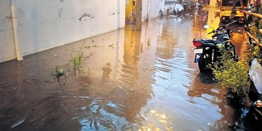 ಬೆಂಗಳೂರು ಜಲಮಂಡಳಿ ಅವ್ಯವಸ್ಥೆಯ ತವರು: ನಗರದಲ್ಲಿ ಮಳೆಯಾದರೆ ಸಾಕು, ಮನೆಗಳಿಗೆ ನುಗ್ಗುತ್ತೆ ಚರಂಡಿ ನೀರು!